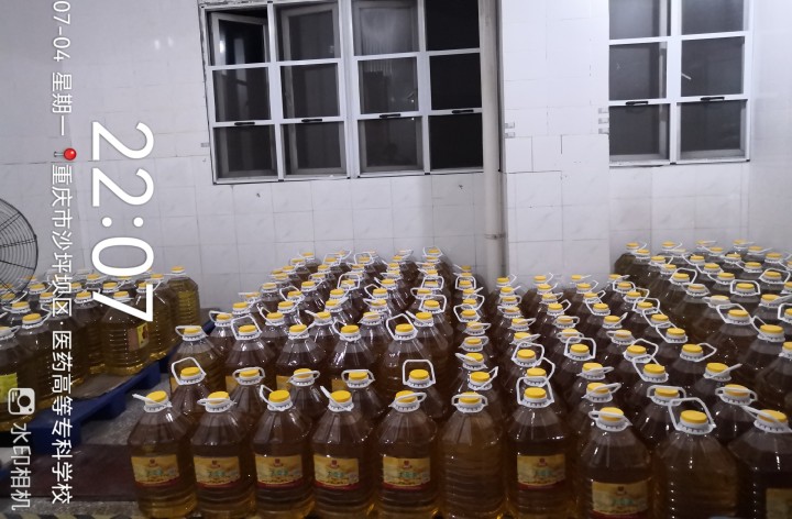 1661492866340079.jpg 重慶醫(yī)藥高等專科學(xué)校扶貧油.jpg